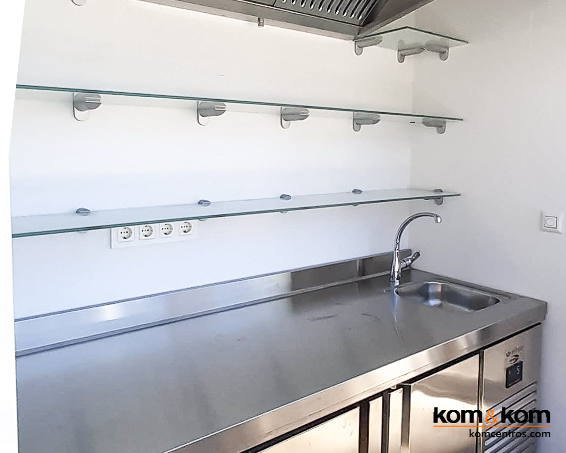 Highbar: Terraza Chill Out en la Azotea del hotel Odissey Room en el centro de Alicante. Proyecto Integral de Kom&Kom